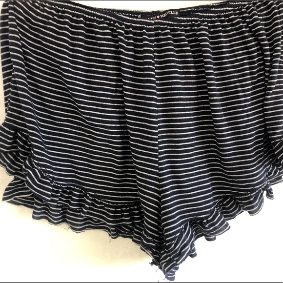 BRANDY MELVILLE Vodi Short - Picture 2 of 3